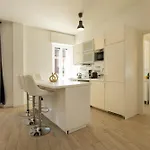 아파트 Artstay - Near Metro, Train Station, Isola *