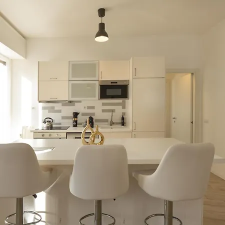 Artstay - Near Metro, Train Station, Isola Апартаменты Милан