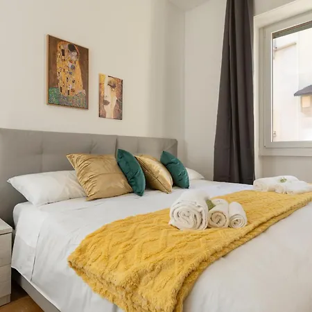 Artstay - Near Metro, Train Station, Isola Милан