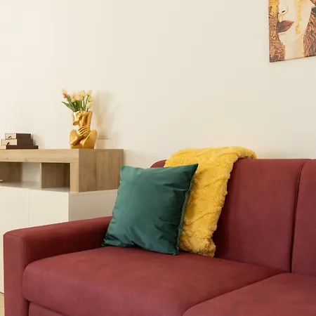 Апартаменты Artstay - Near Metro, Train Station, Isola *